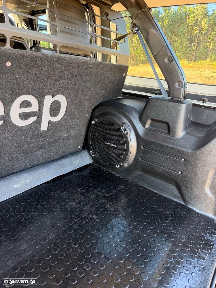 Jeep Wrangler - 8