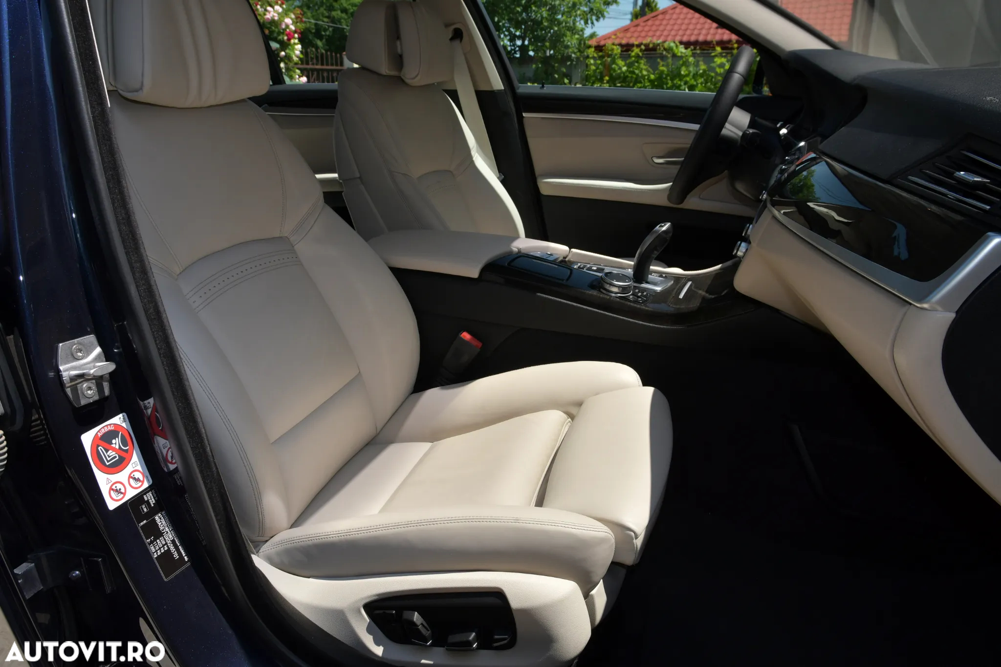 BMW Seria 5 520d xDrive AT - 31