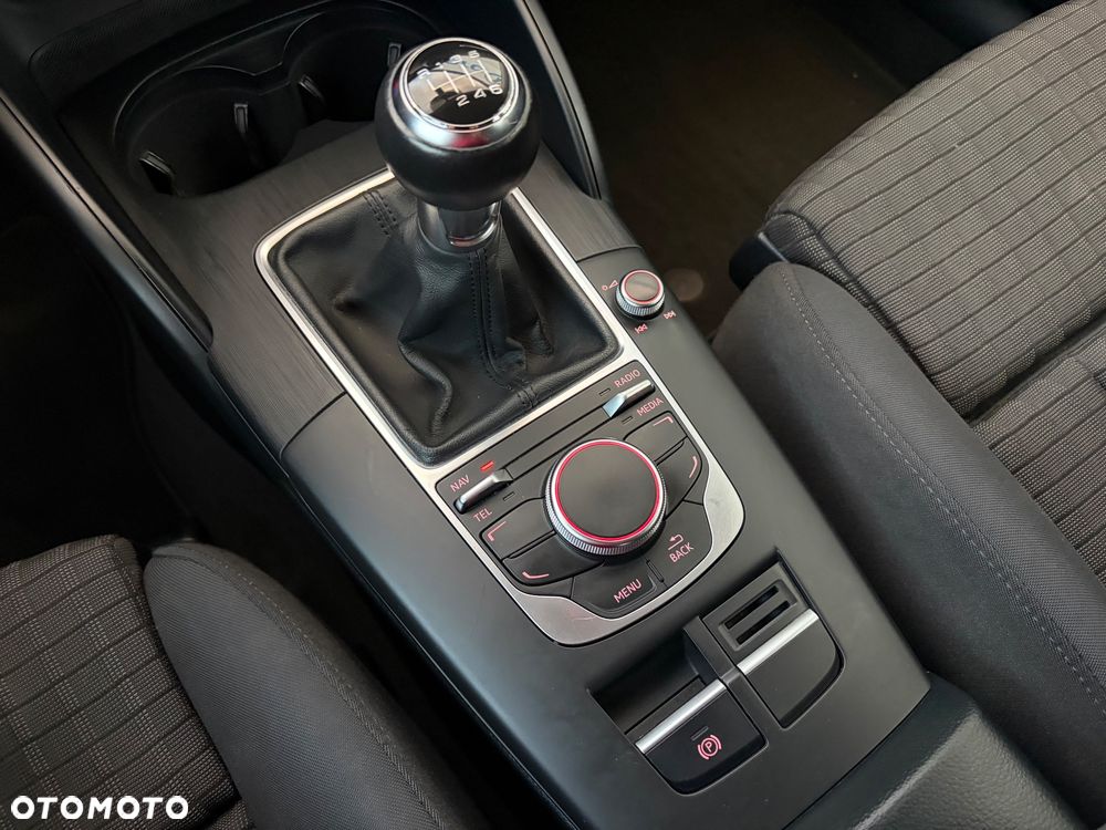 Audi A3 Sportback 1.4 TFSI Ambiente - 35