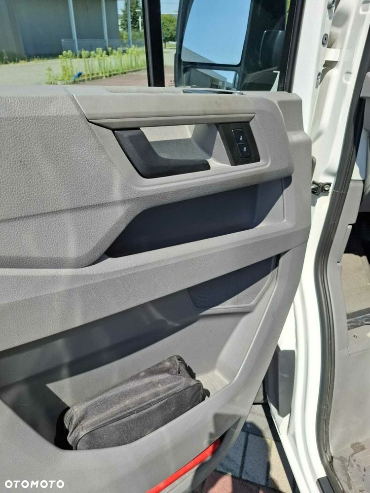 Volkswagen FURGON 3.640 35 100 kW AUTOMAT 1-G - 13