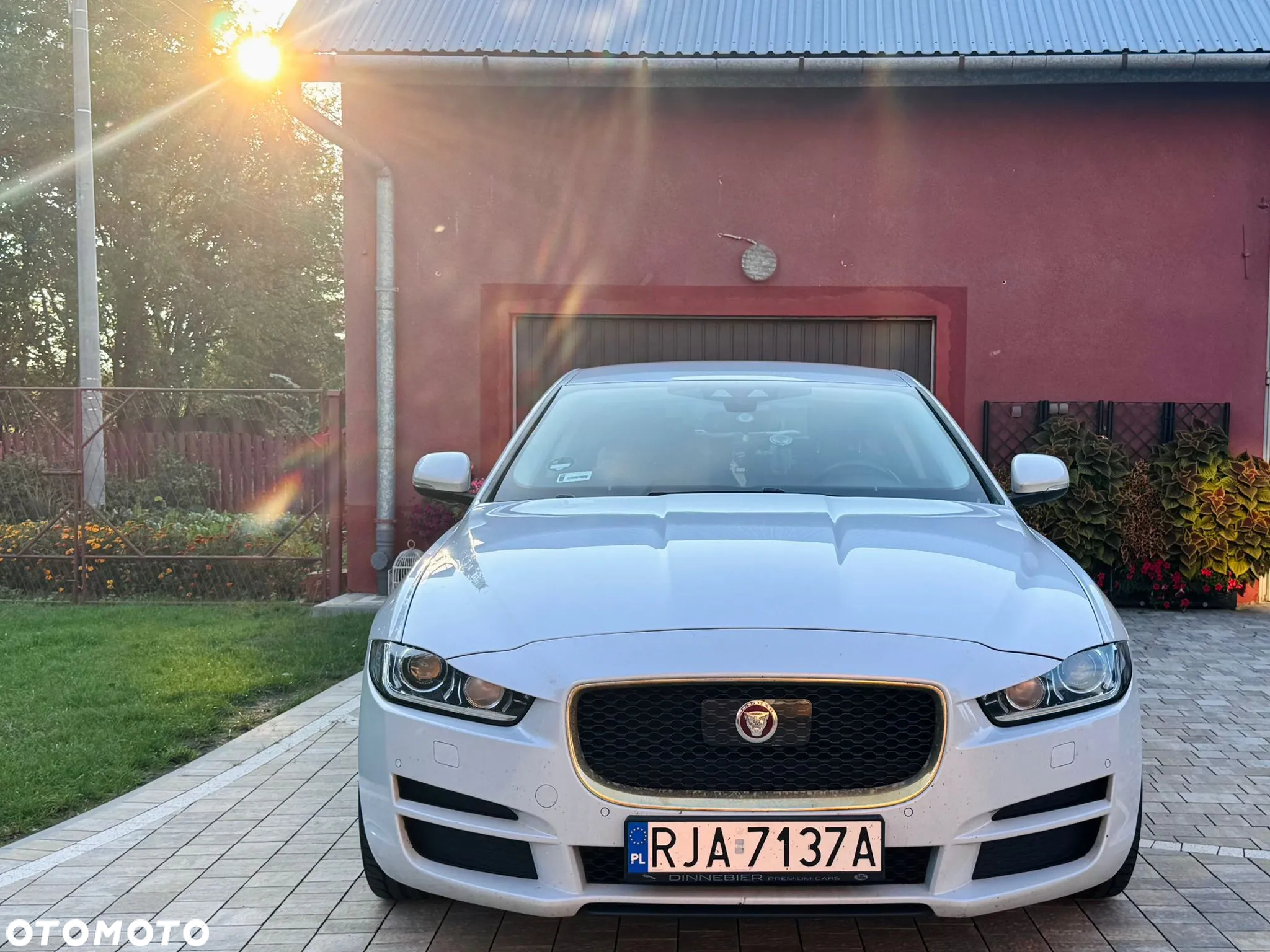 Jaguar XE 2.0 D Prestige - 2