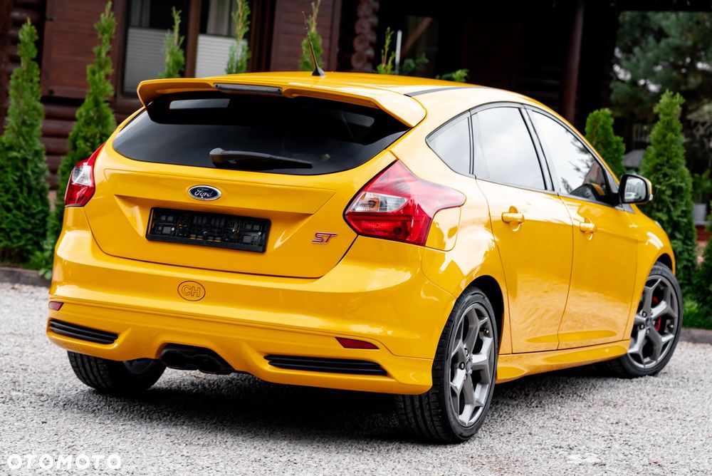 Ford Focus 2.0 EcoBoost ST - 9