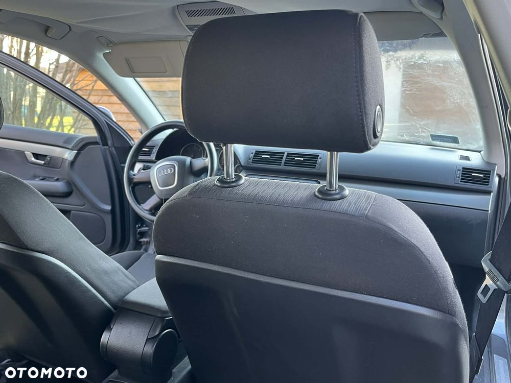 Audi A4 Limousine - 12