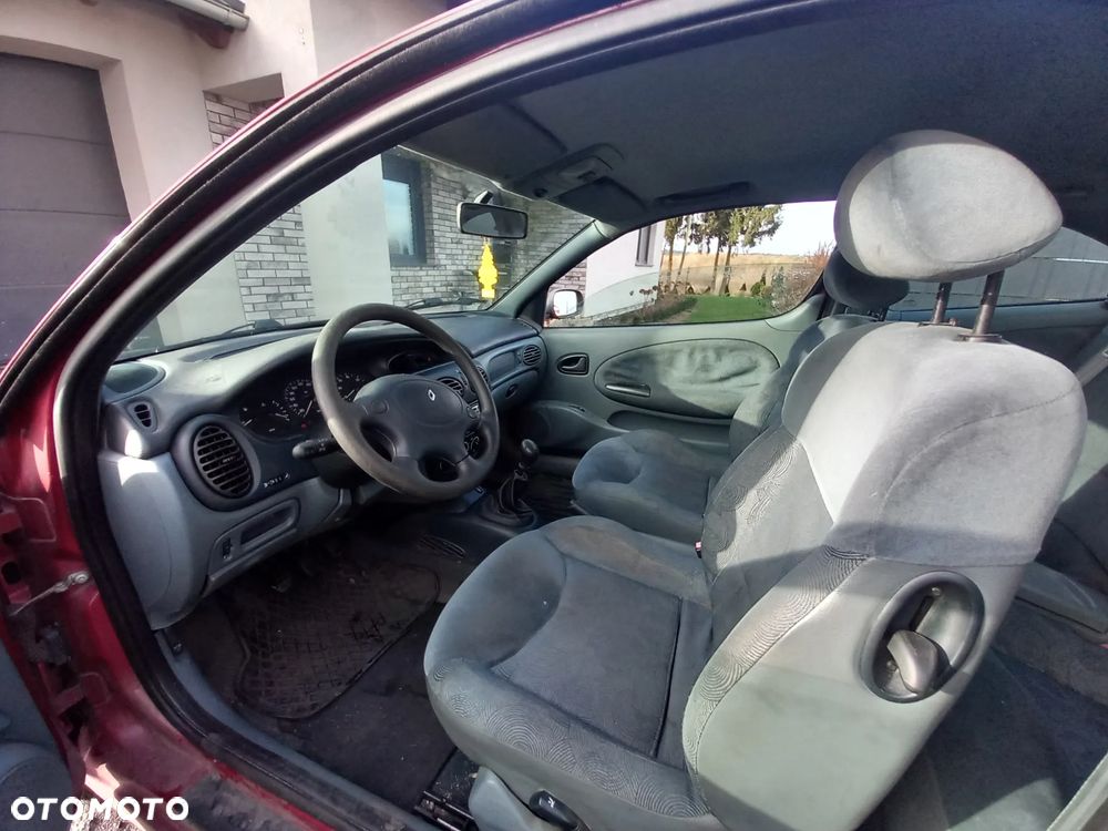 Renault Megane Coach 1.6 - 9