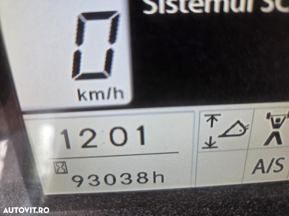 Hitachi Cupa 5mc, 28tone, ANVELOPE NOI, VIRARE prin JOYSTICk, Gresare automata, Inaltiime basculare cupa 4,3m, Lama noua la cupa, produs in JAPONIA, camera luat vederi spate, posibilitate leasing, motor 282 CP, STARE BUNA, PROMOTIE 86.900 EUR+tva - 4