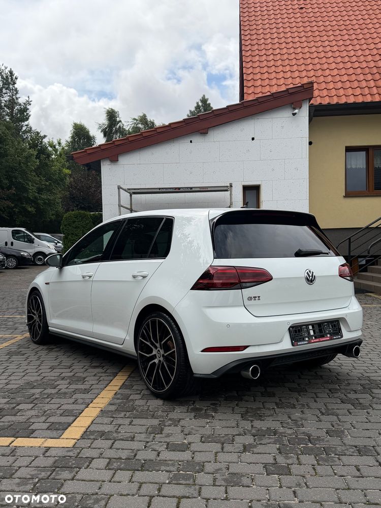 Volkswagen Golf GTI (BlueMotion Technology) - 13
