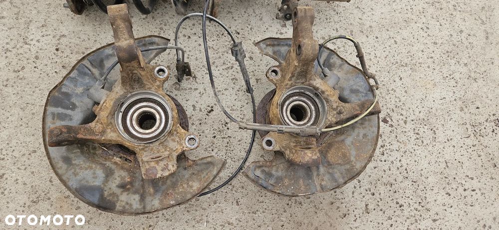 Amortyzator sprężyna lewy prawy przód zwrotnica piasta ABS Toyota Avensis T25 lift 2,2 D-CAT 2008r - 2