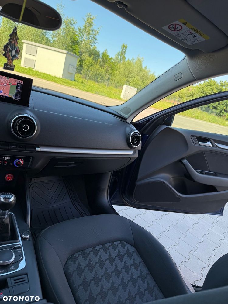 Audi A3 Sportback 2.0 TDI Ambiente - 30