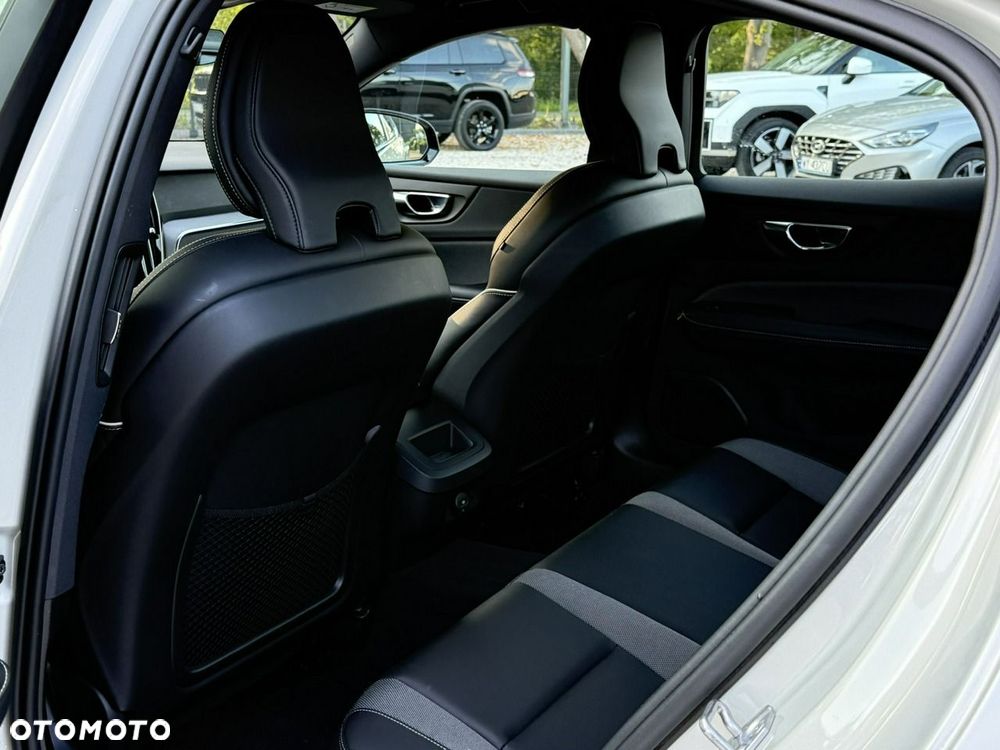 Volvo S60 B4 B R-Design - 16