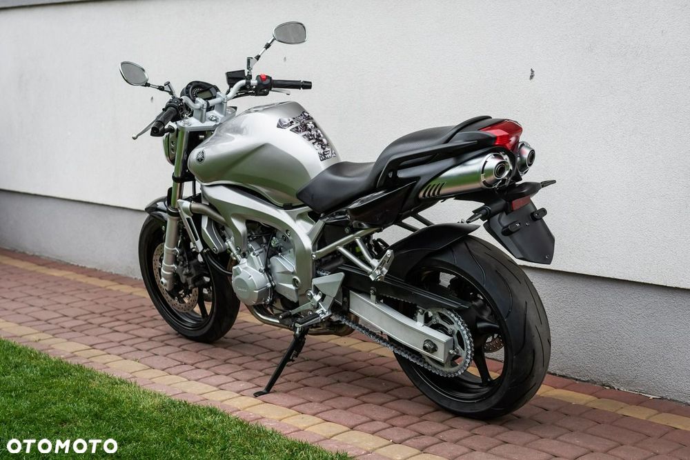 Yamaha FZ - 4