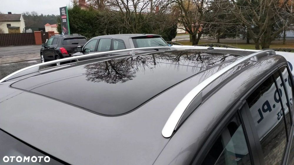 Volkswagen Touran 1.6 TDI DPF BlueMotion Technology STYLE - 8