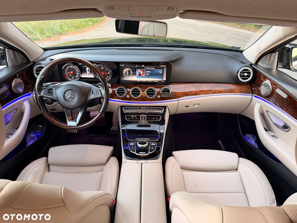 Mercedes-Benz Klasa E 220 d 4-Matic 9G-TRONIC - 11