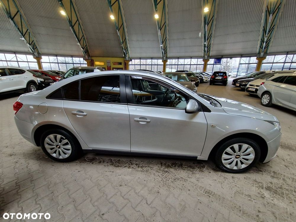 Chevrolet Cruze 1.6 LS - 9