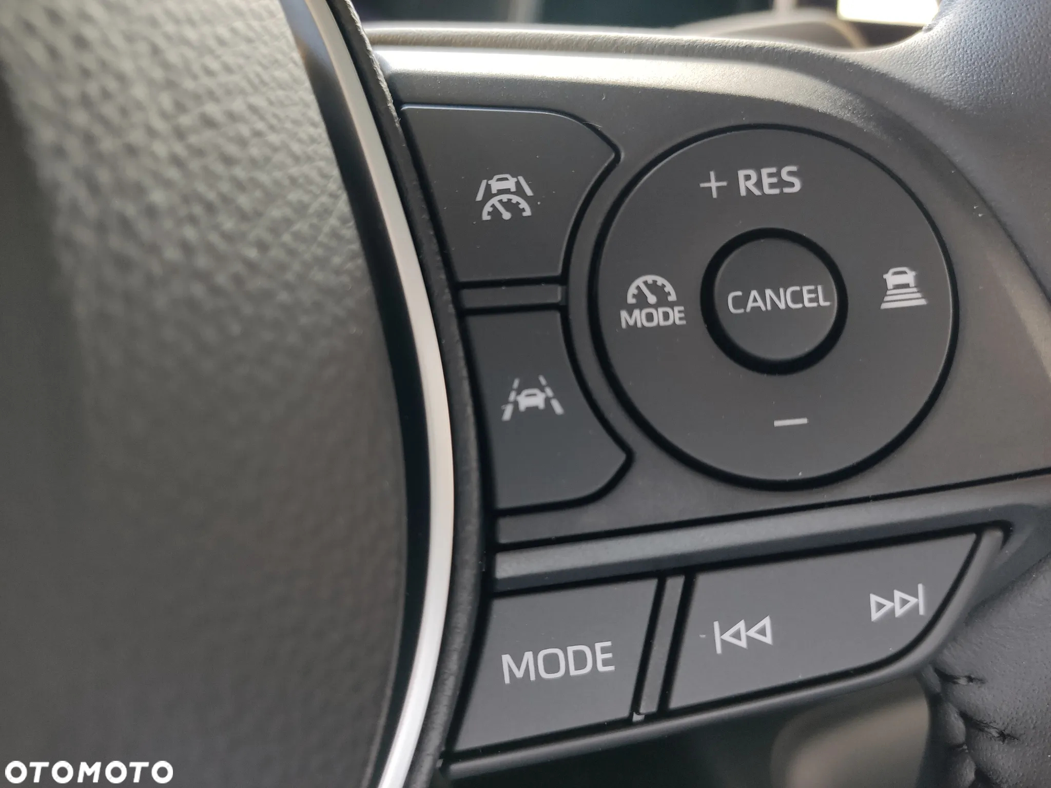 Toyota Corolla 1.8 Hybrid Comfort - 24