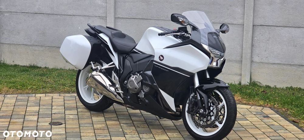 Honda VFR - 15