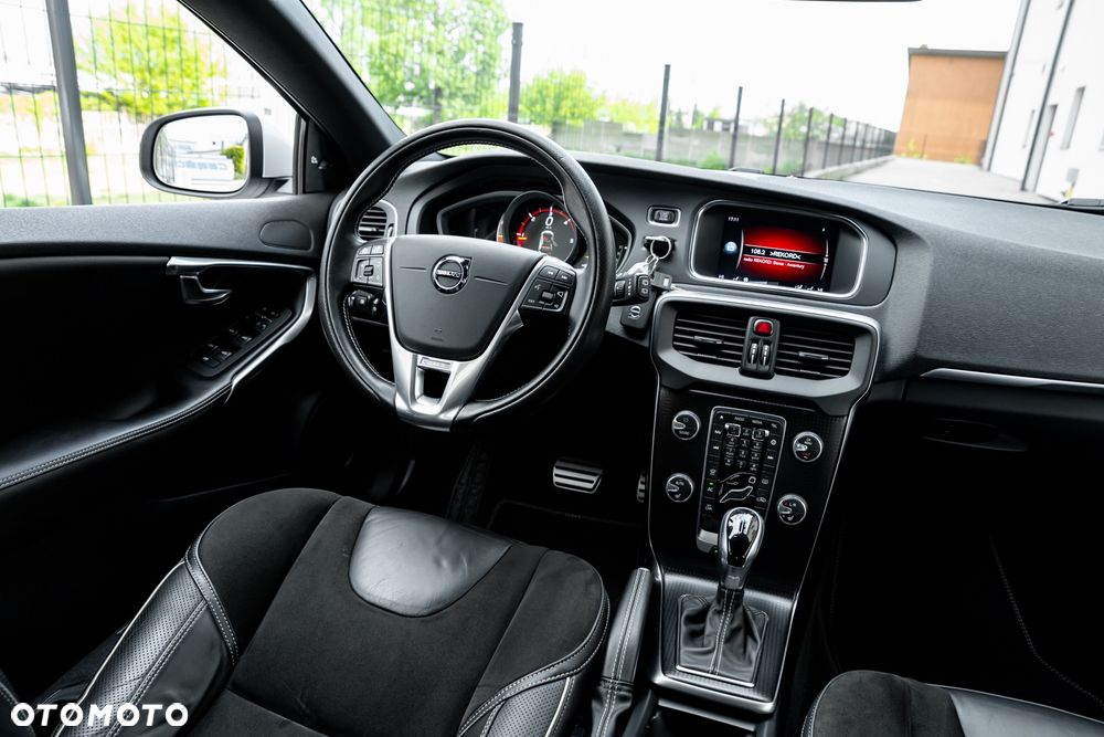 Volvo V40 D2 Geartronic RDesign - 26