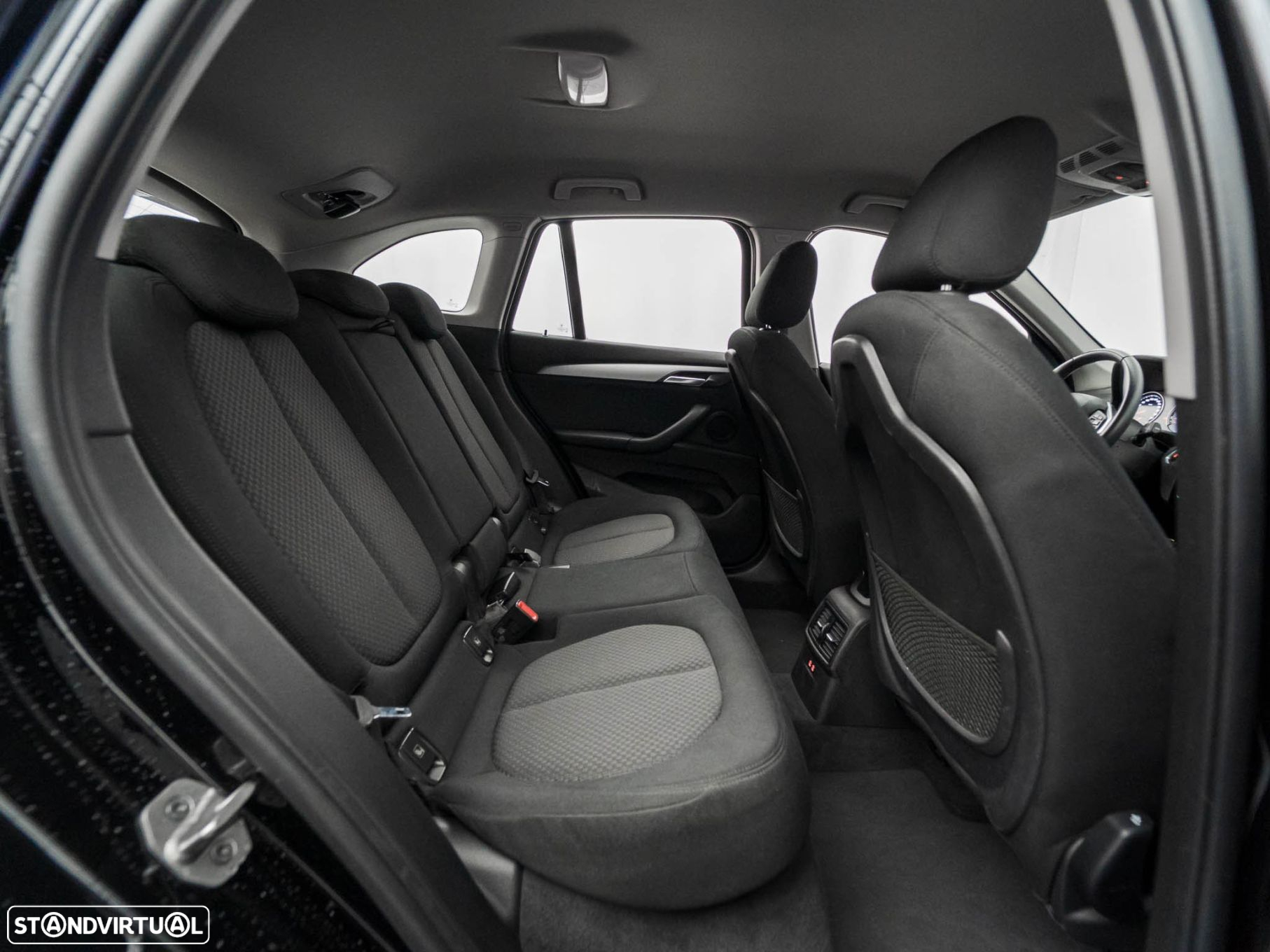 BMW X1 25 e xDrive Corporate Edition - 36