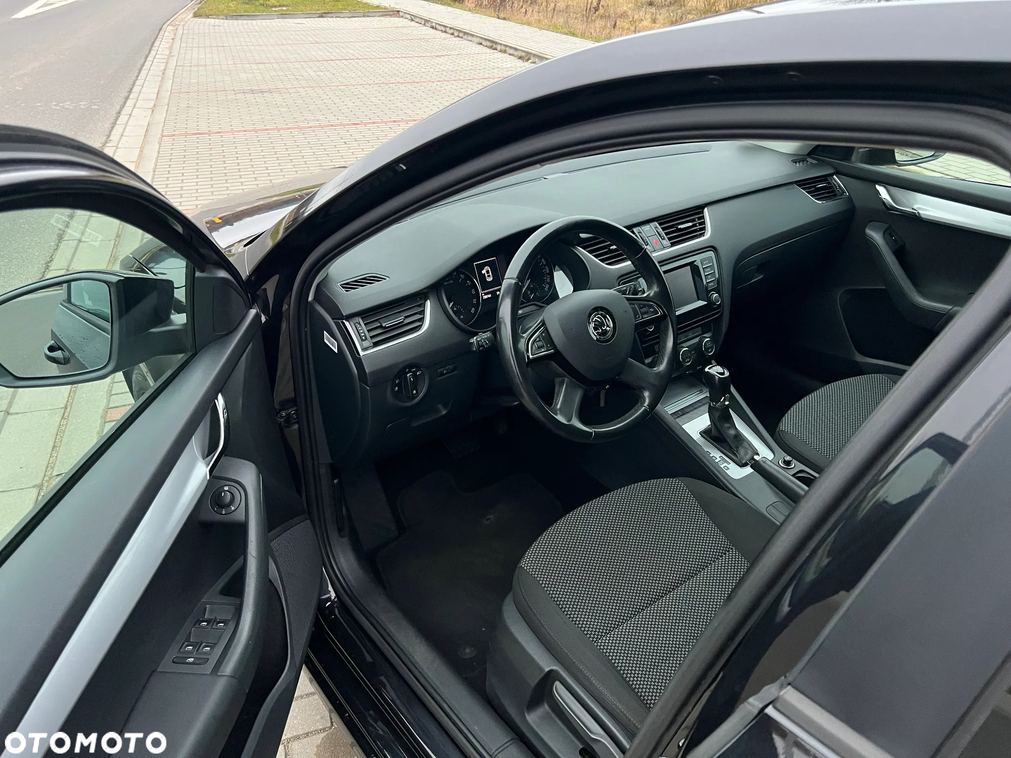 Skoda Octavia 1.6 TDI Family DSG - 8