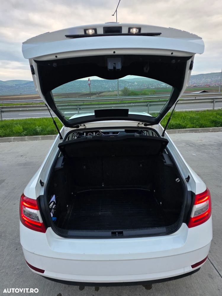 Skoda Octavia 1.6 TDI DSG Ambition - 6