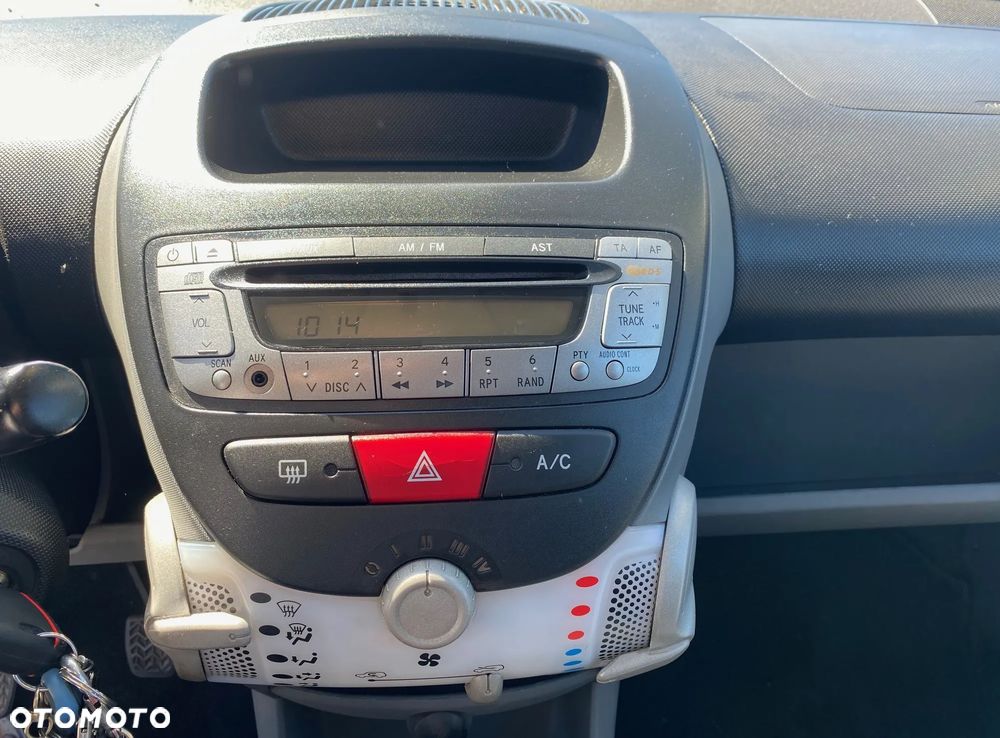 Peugeot 107 1.0 Urban Move - 9