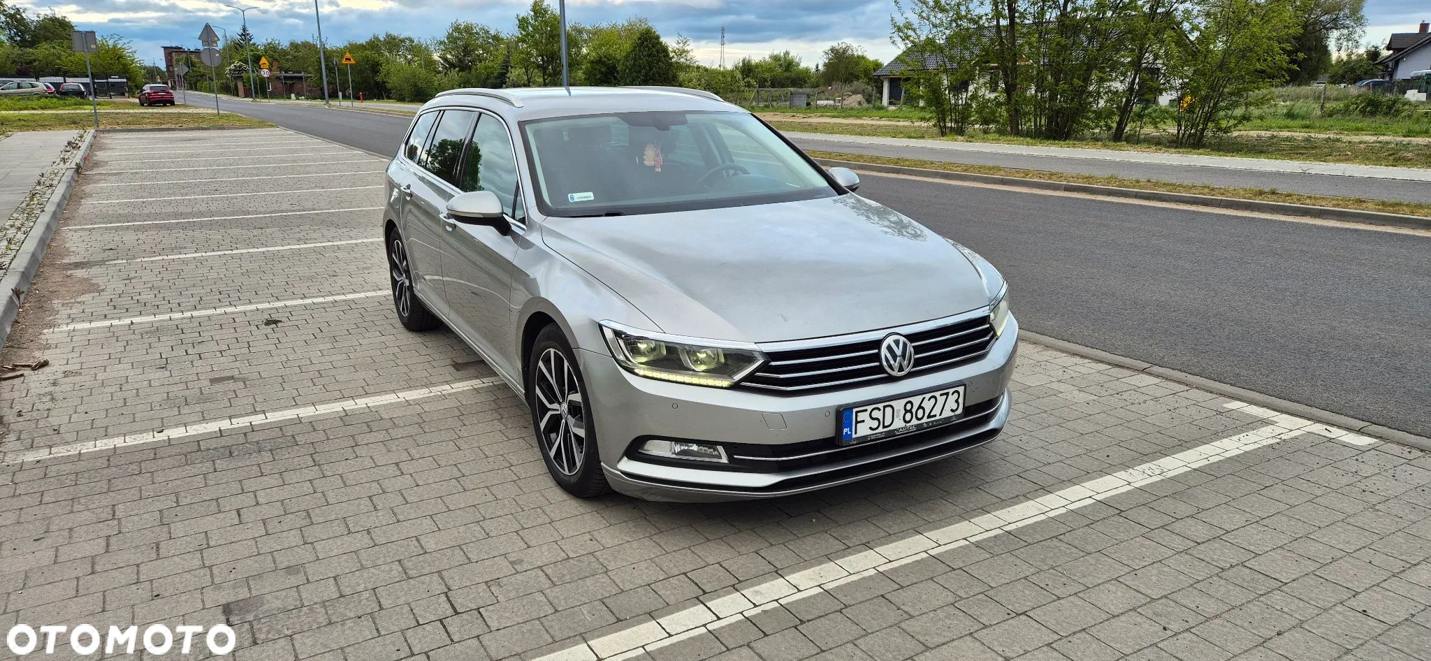Volkswagen Passat - 1