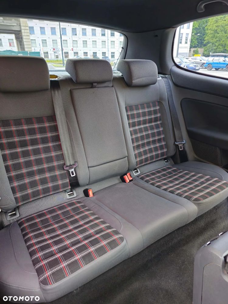 Volkswagen Golf 2.0 GTI DSG - 11