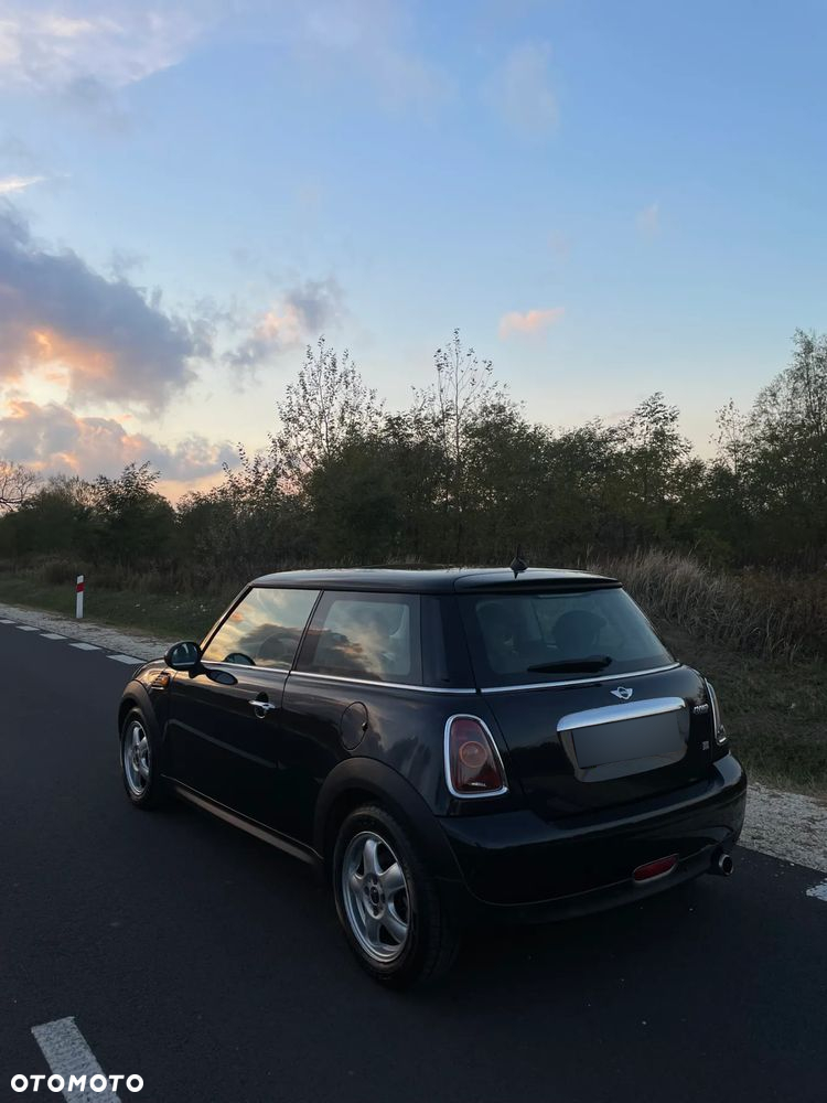 MINI Cooper Standard - 4