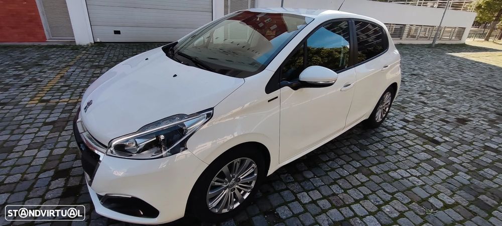 Peugeot 208 1.2 PureTech Signature - 32