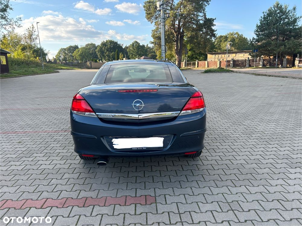 Opel Astra GTC 1.6 Cosmo - 13