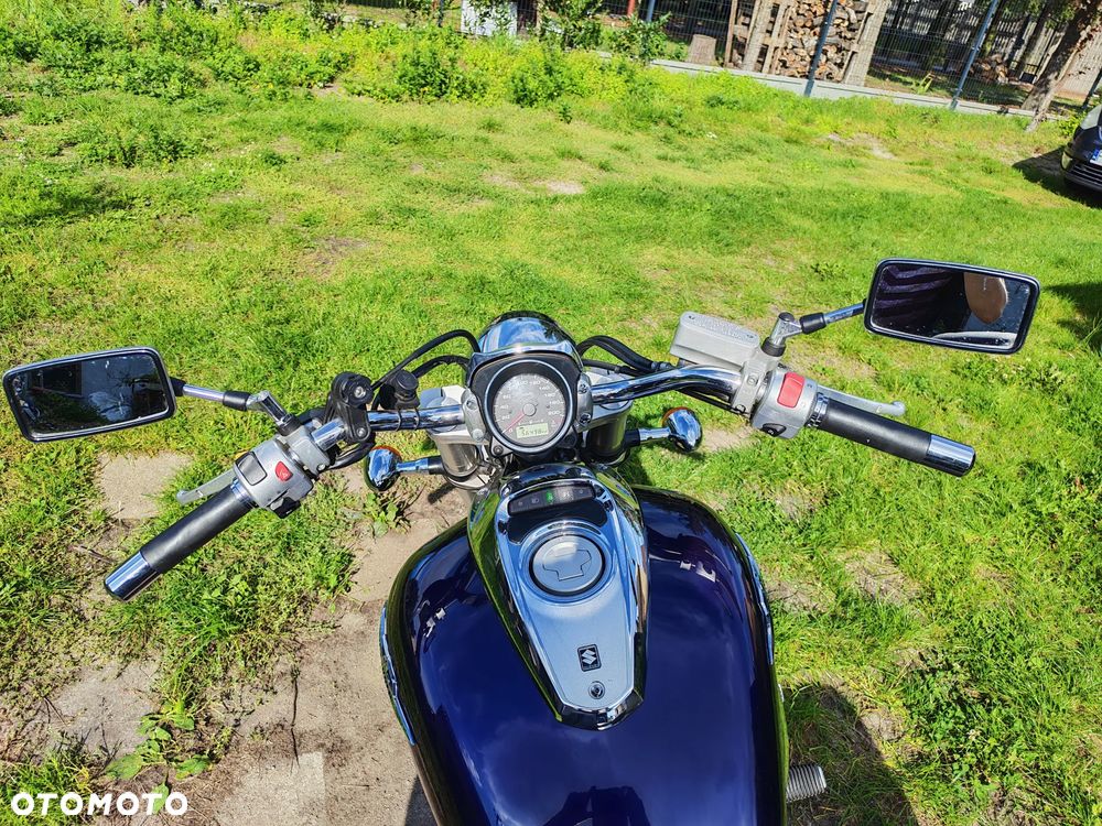 Suzuki Intruder - 11