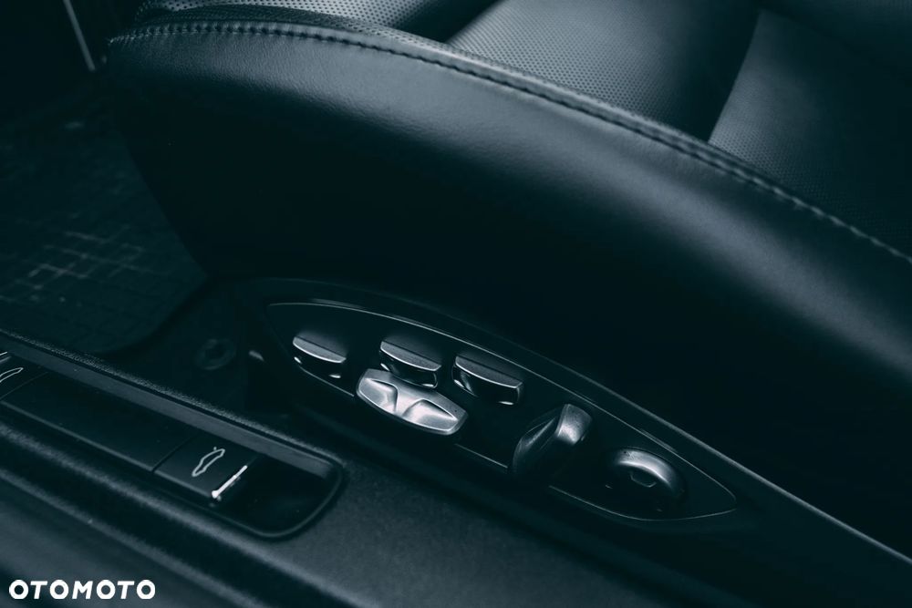Porsche 911 Carrera 4S - 28