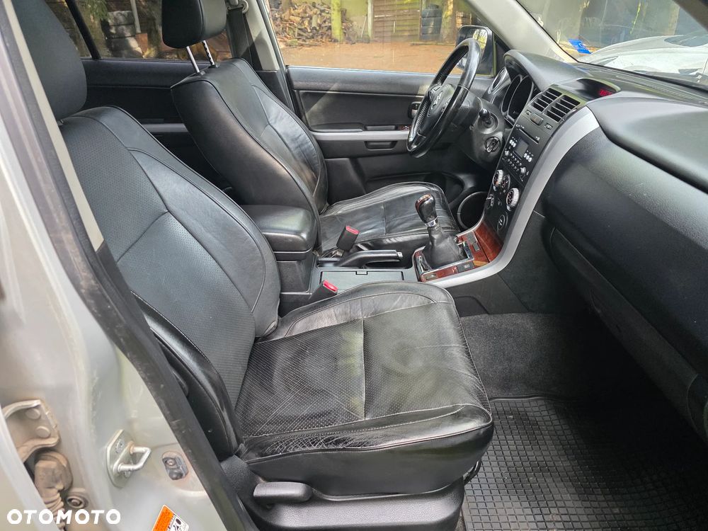 Suzuki Grand Vitara 1.9 DDiS Comfort + DPF Family - 14