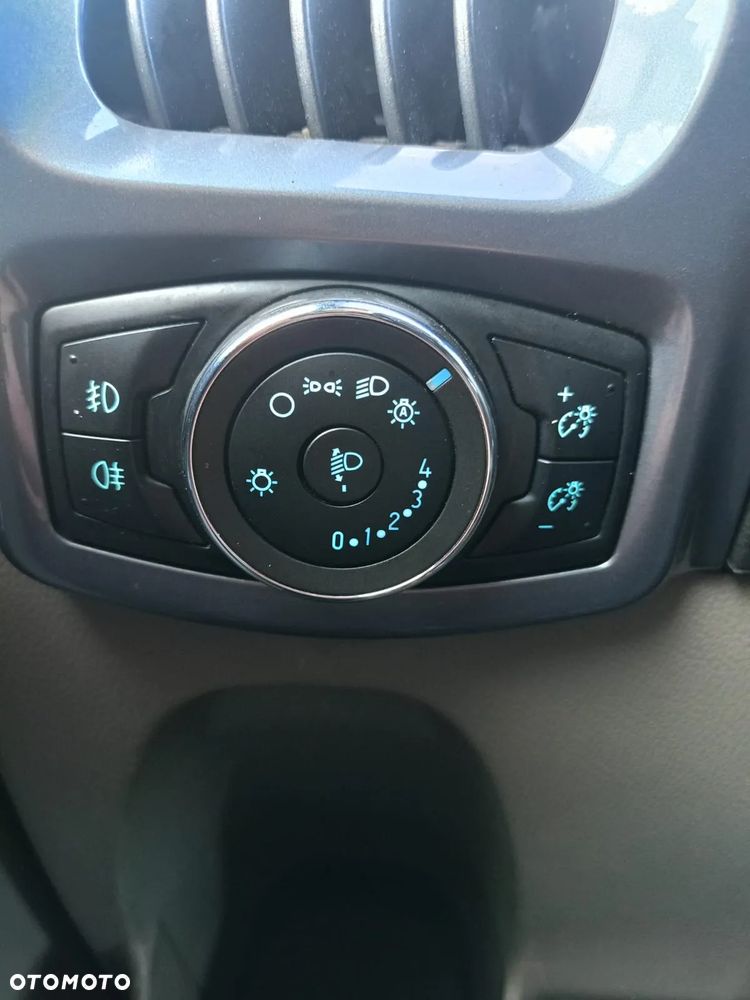 Ford Tourneo Custom - 12