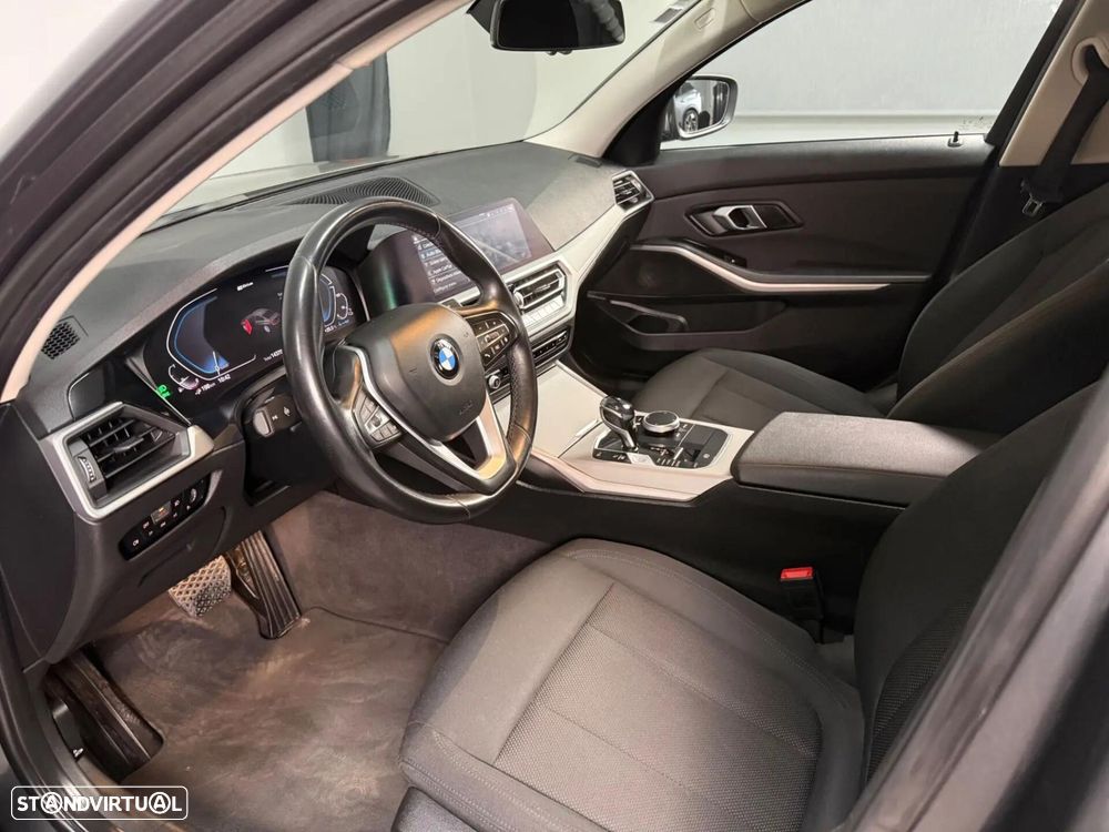 BMW 330 e iPerformance Advantage — fotografia 17