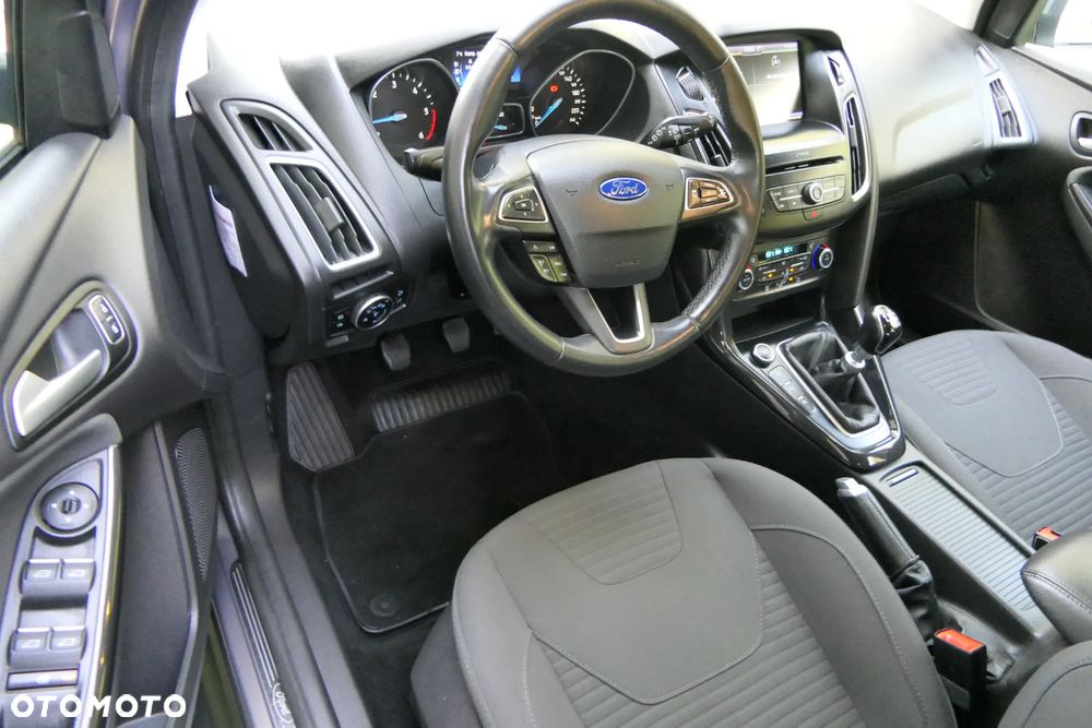 Ford Focus ver-turnier-1-5-ecoblue-start--stopp--system-titanium-style - 17
