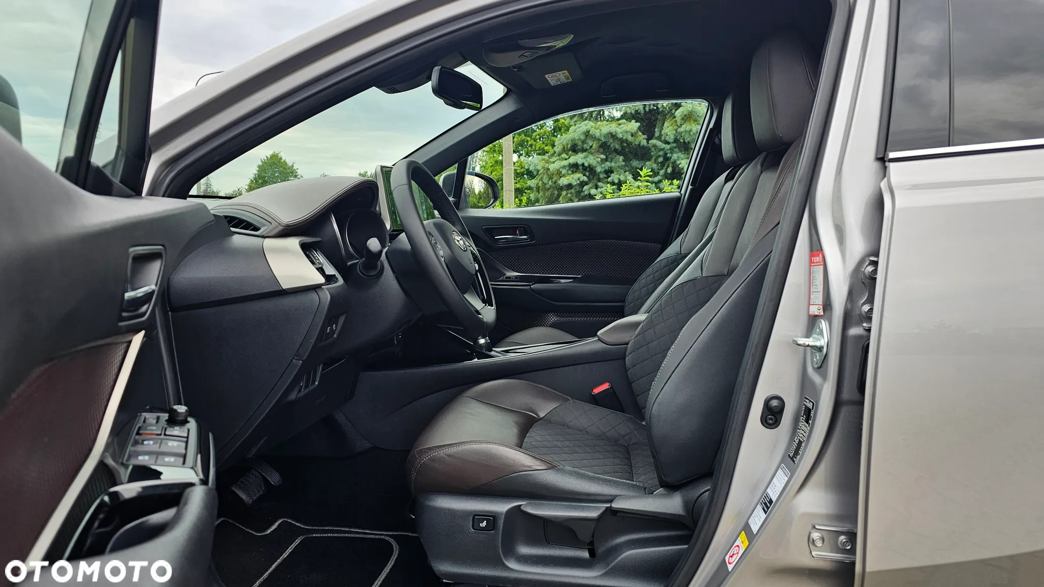 Toyota C-HR Hybrid Lounge - 22