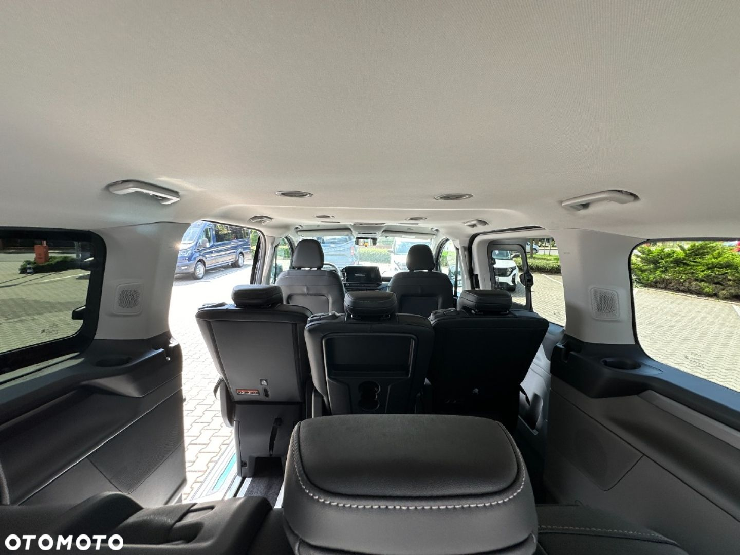Ford Tourneo Custom - 11