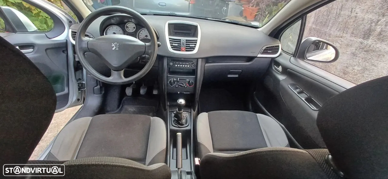 Peugeot 207 1.4 16V Trendy - 10