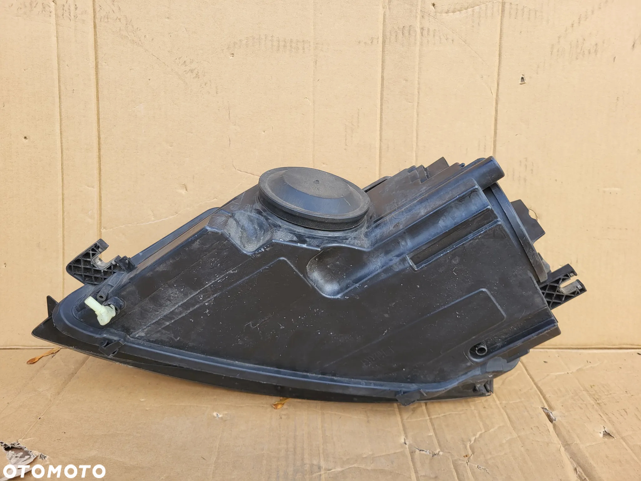 LAMPA PRAWY PRZOD AUDI A3 8P LIFT 8P0941004BB - 8