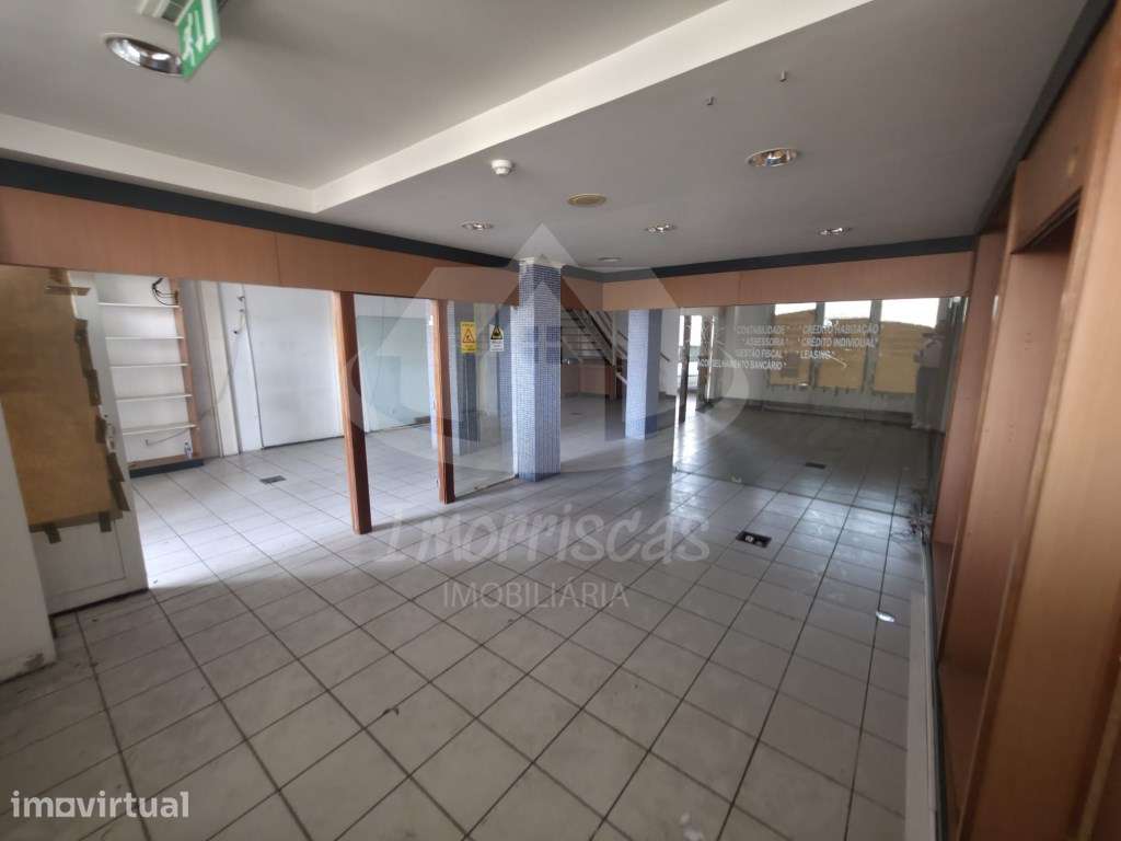 Armazém / Espaço Comercial para Venda na Póvoa de Santo Adrião - Grande imagem: 3/34