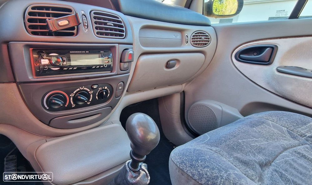 Renault Scénic 1.4 16V RTE AC - 10