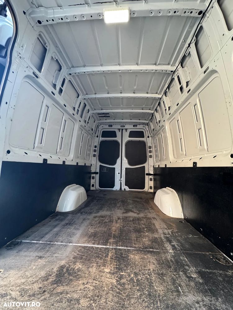 Mercedes-Benz Sprinter - 16