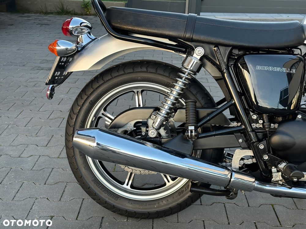 Triumph Bonneville - 6