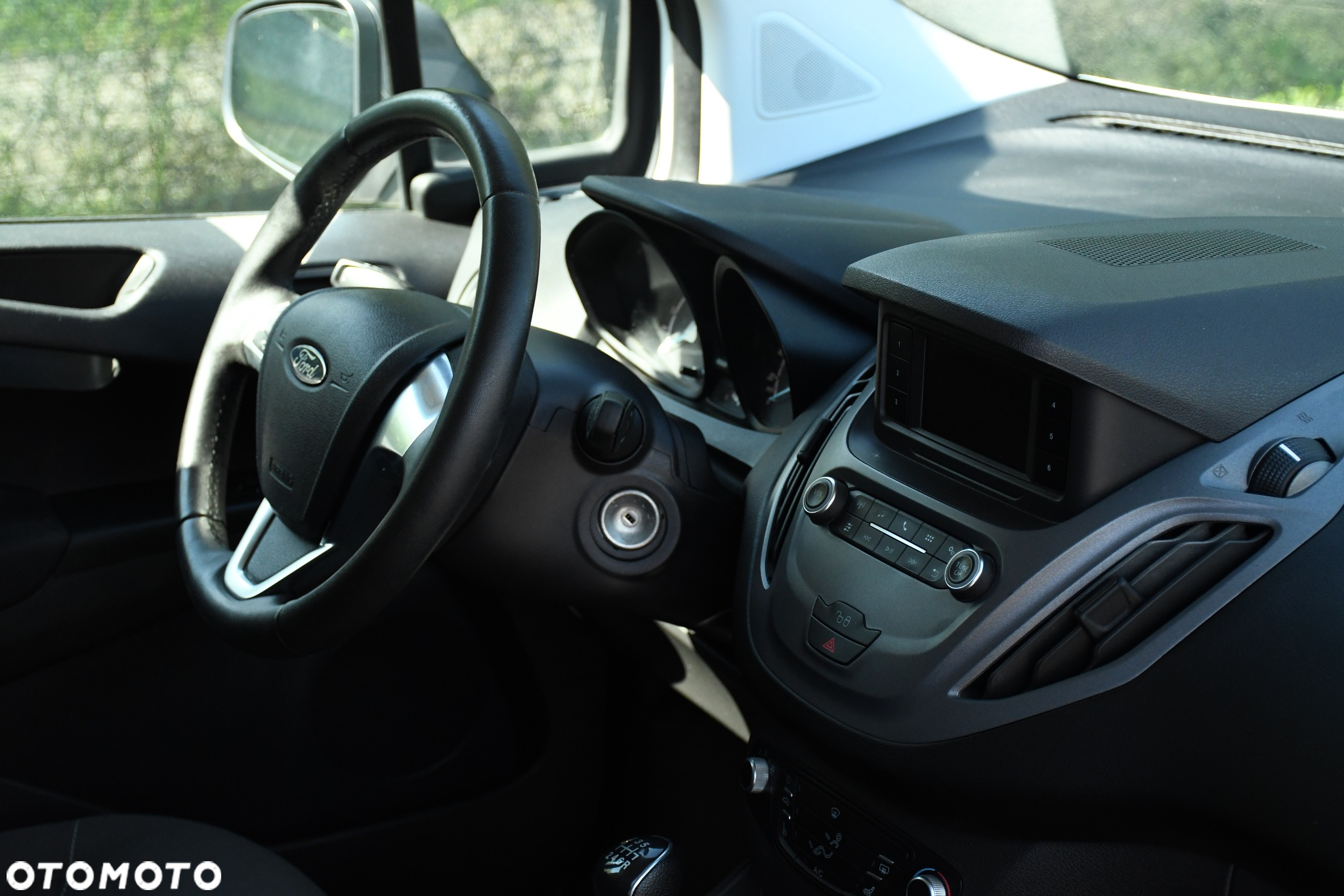 Ford Transit Courier - 20