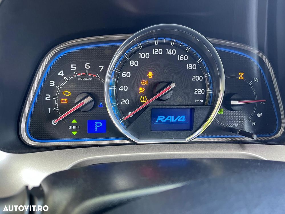 Toyota RAV4 2.2L D-CAT A/T Luxury - 16