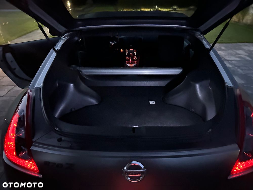 Nissan 370 Z - 30