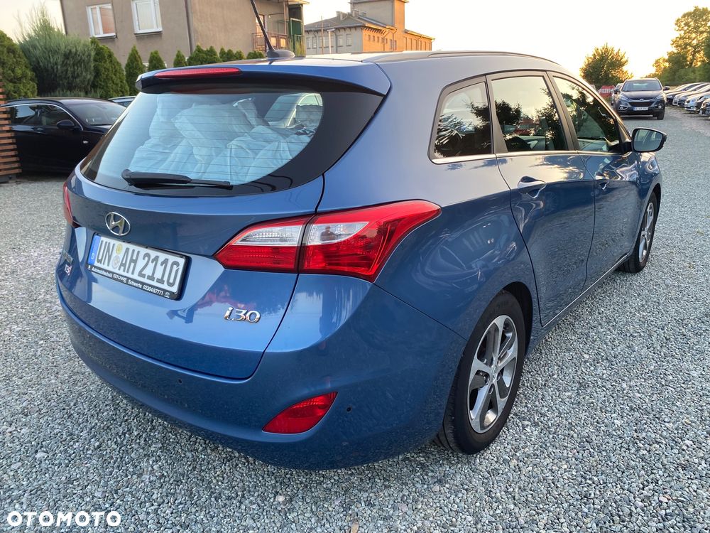 Hyundai i30 blue Kombi 1.4 YES Gold - 13