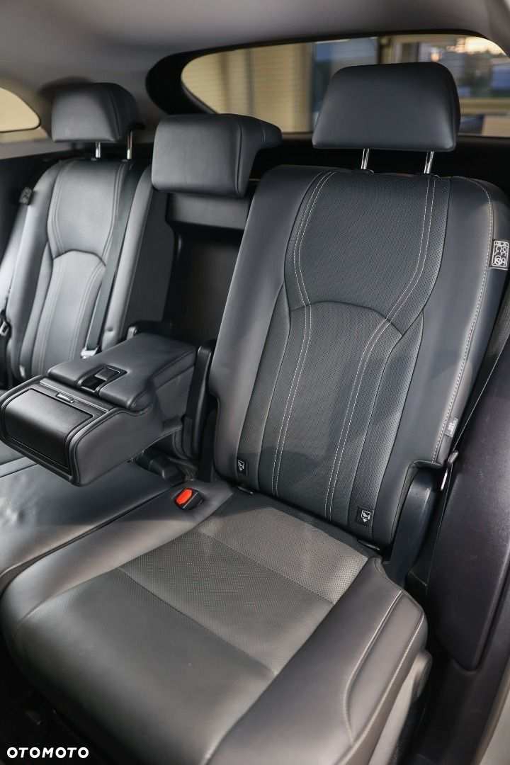 Lexus RX - 9