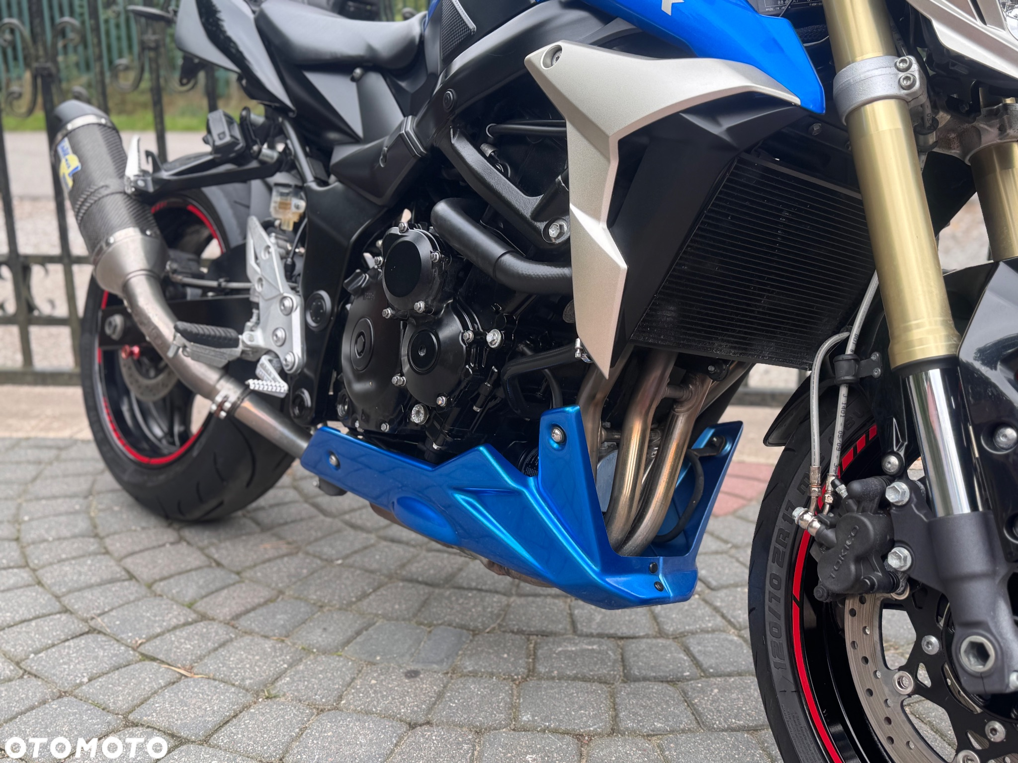 Suzuki GSR - 12