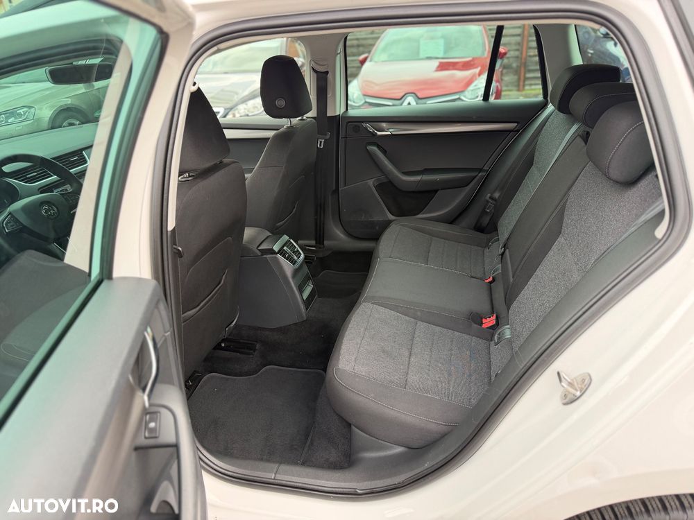 Skoda Octavia 2.0 TDI DSG Ambition - 32